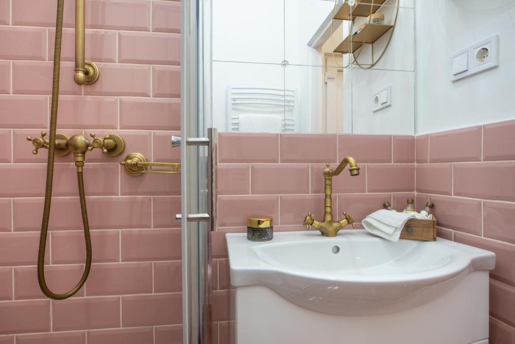 Regina Apartments On Kiraly Street Budapest Extérieur photo