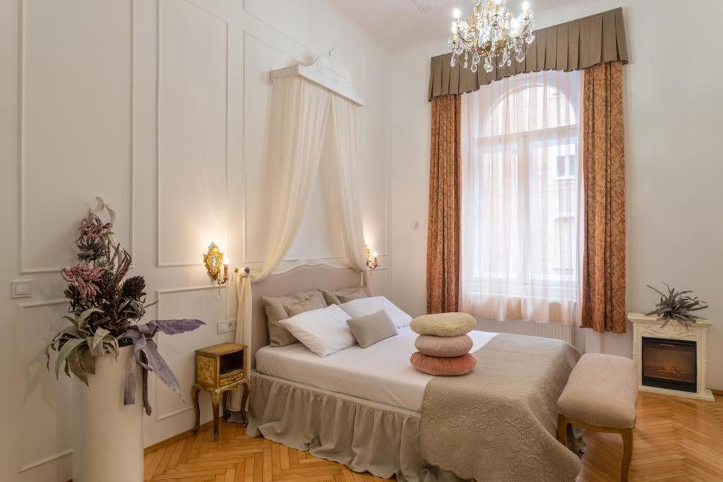 Regina Apartments On Kiraly Street Budapest Extérieur photo